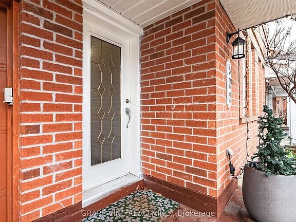 3rd image of 322 Foxridge Way