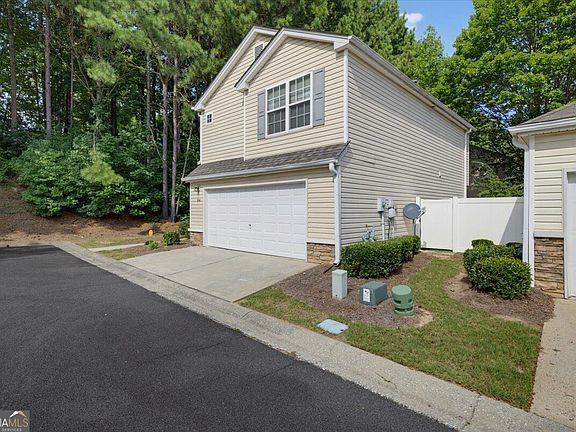 3rd image of 904 Windcroft Cir NW