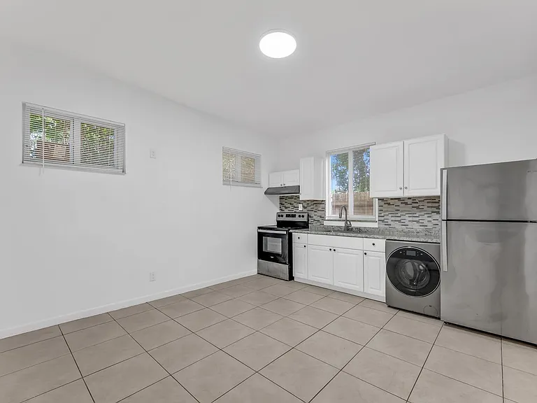 1340 NE 1st Ave — Photo 7