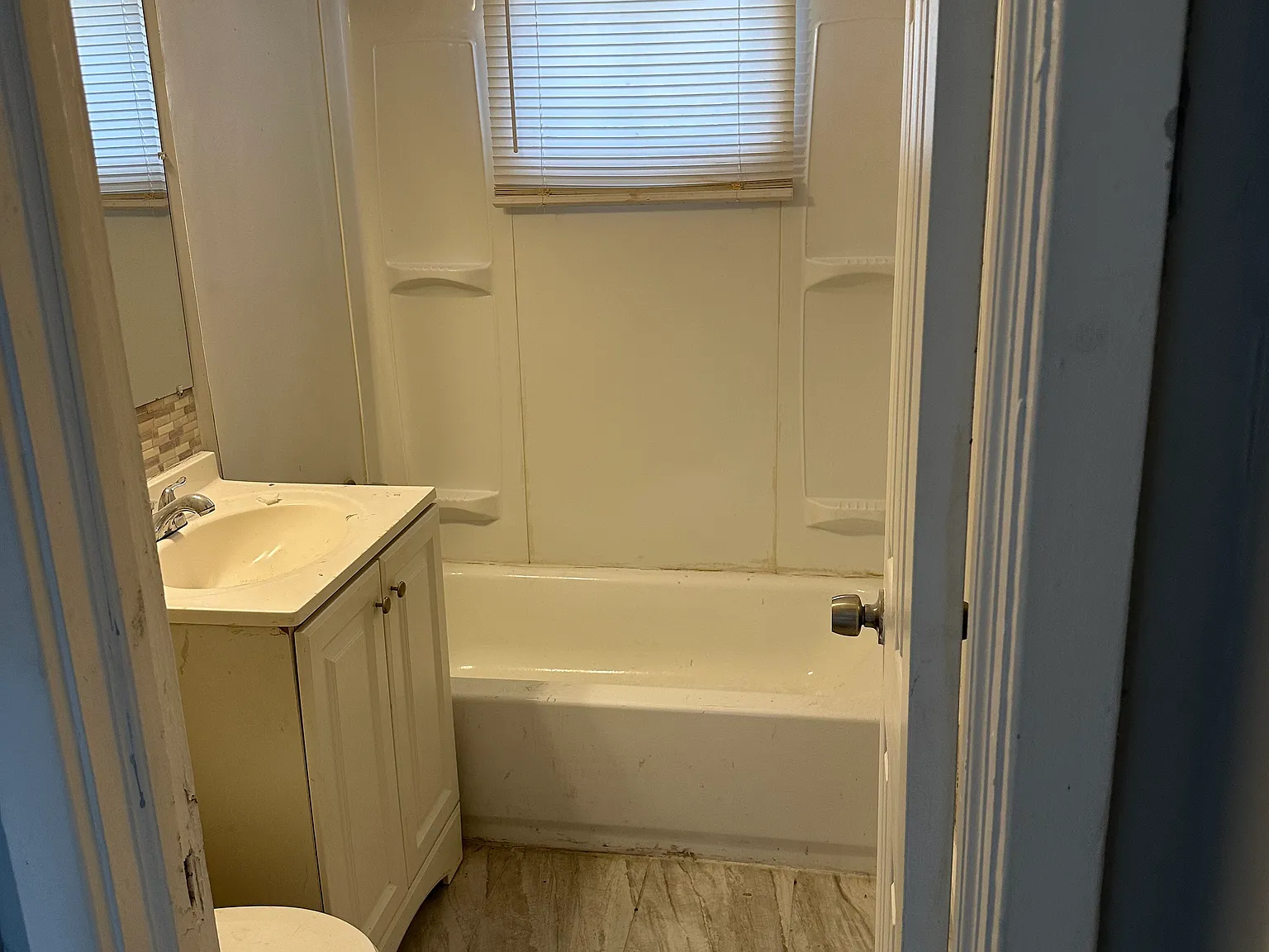 415 White Oak St — Photo 2
