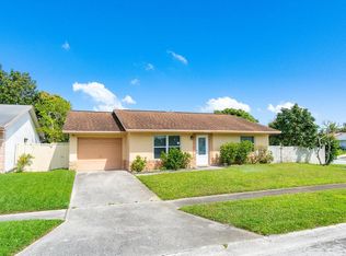 6245 Oak View Ln, Lake Worth, FL 33463