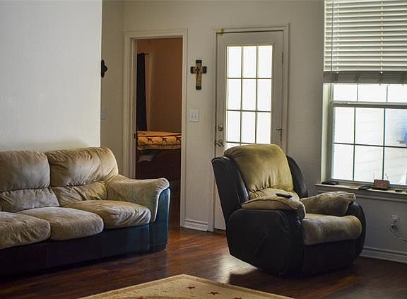 4th image of 901 E Burnett St
