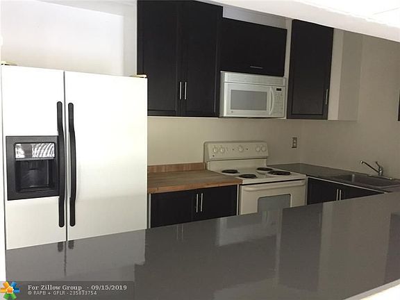 3rd image of 4174 Inverrary Dr APT 205