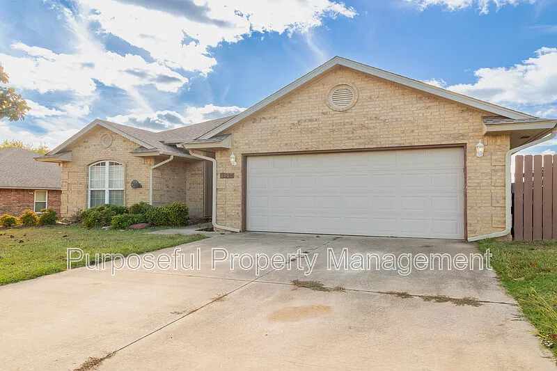 3 bed, 2.0 bath, 1456 sqft, $1,700 — Photo 2