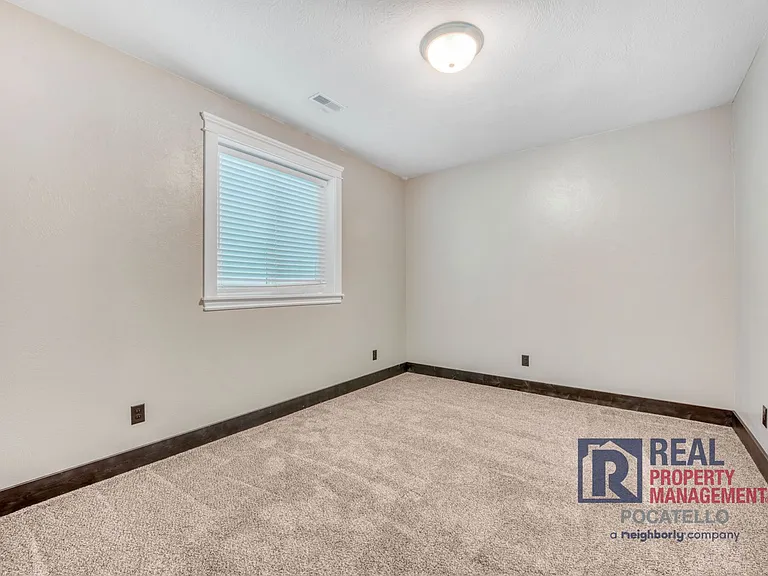 5215 Kymball Dr — Photo 33