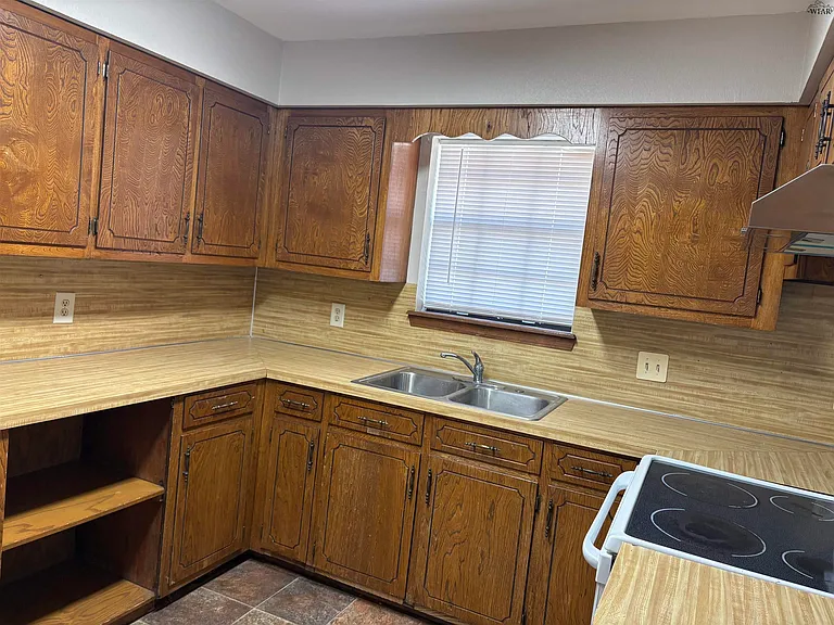 3902 Parker Blvd — Photo 6