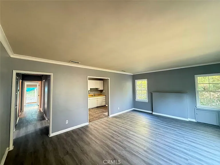 1045 Locust St — Photo 8