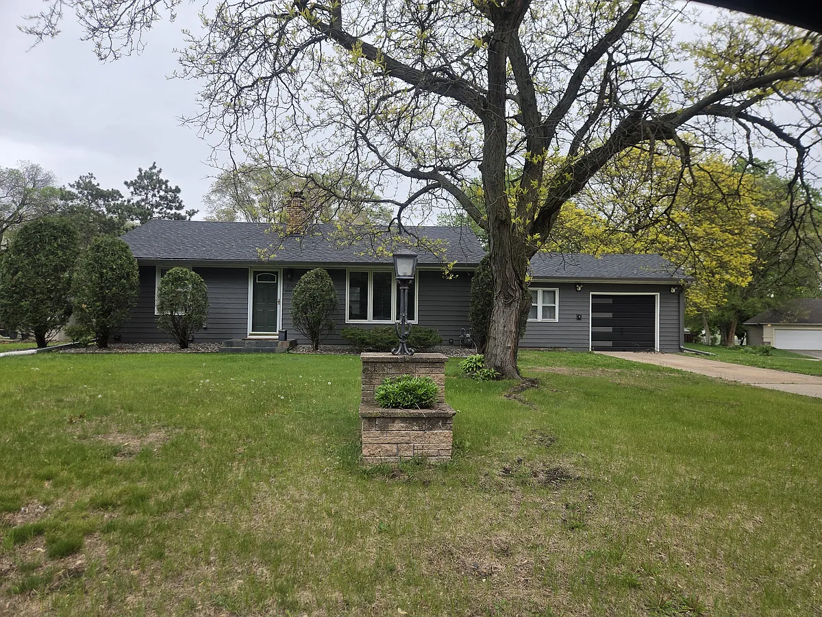 Building Photo - 3067 Boone Ave S