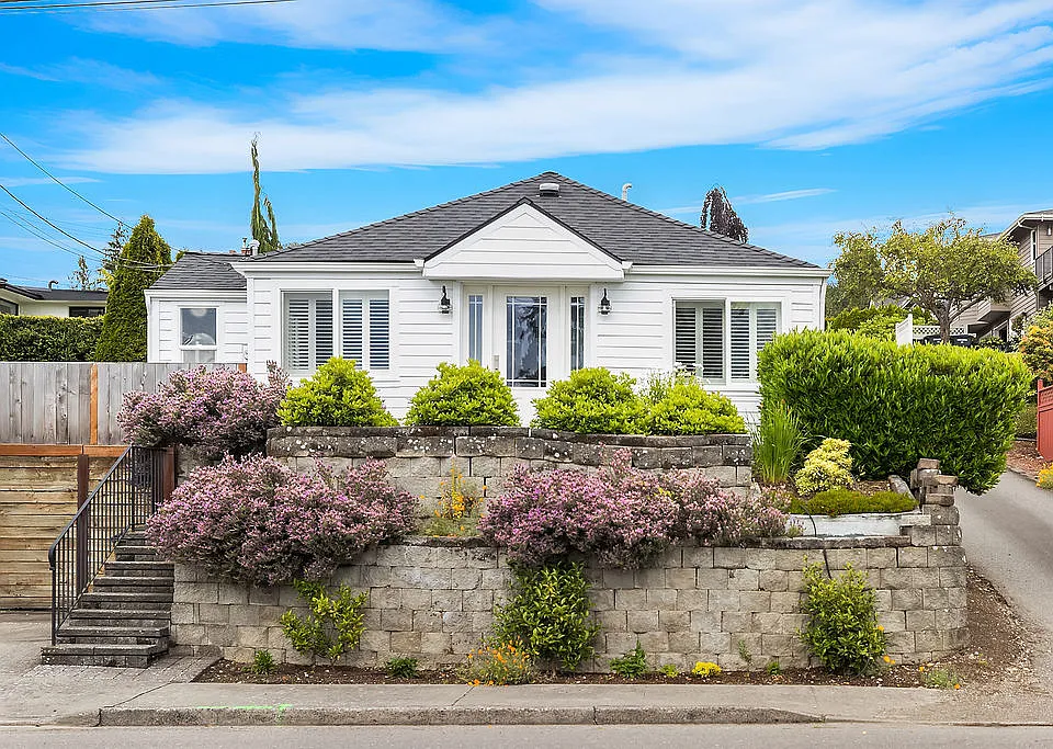 103 8th Ave N