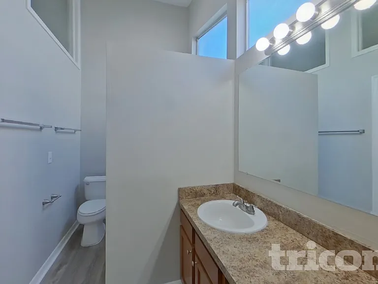 470 Shamrock Ave S — Photo 7
