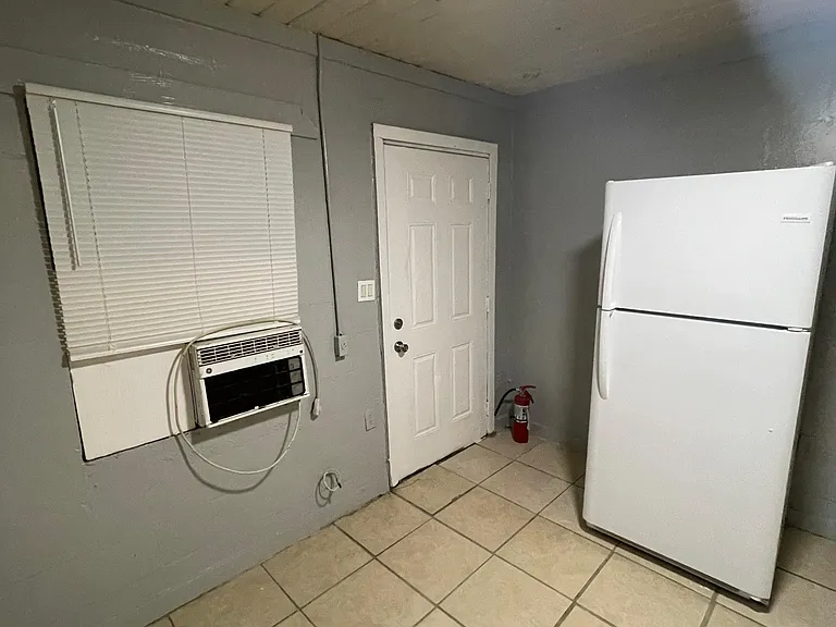 541 Washington Ave #9 — Photo 5