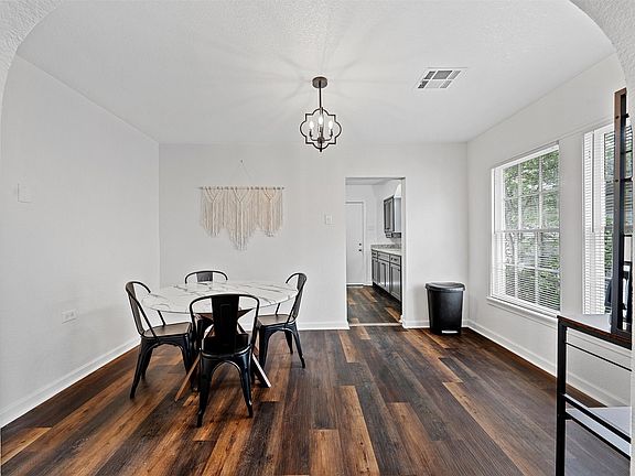 2nd image of 2225 Maple Ave