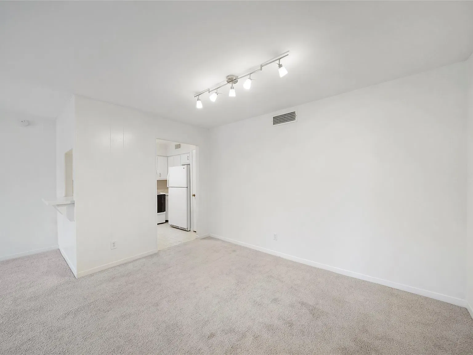 3 bed, 2.0 bath, 1120 sqft, $1,875 — Photo 4