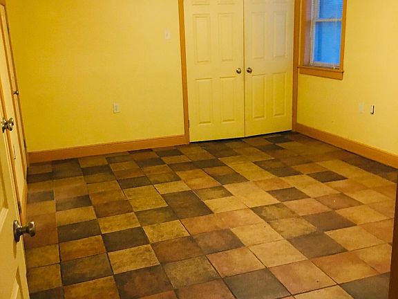 3rd image of 1031 Moss St #33