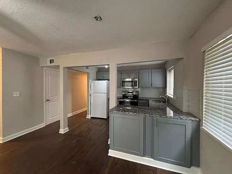 3704 Wyandotte St #6 — Photo 5