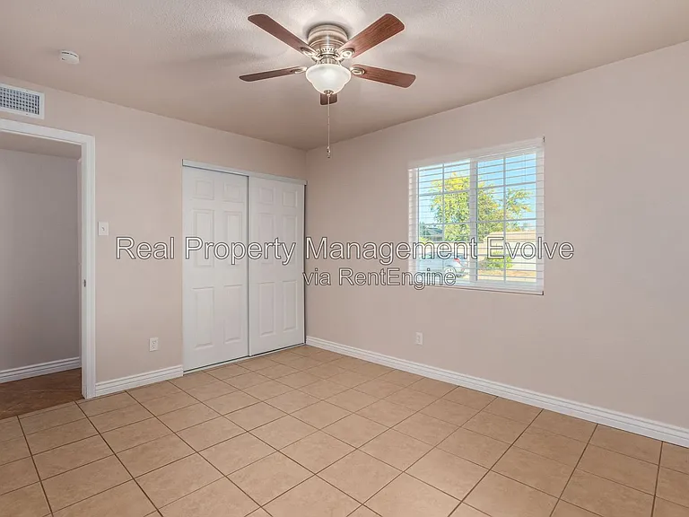 5438 S 46th Pl — Photo 28