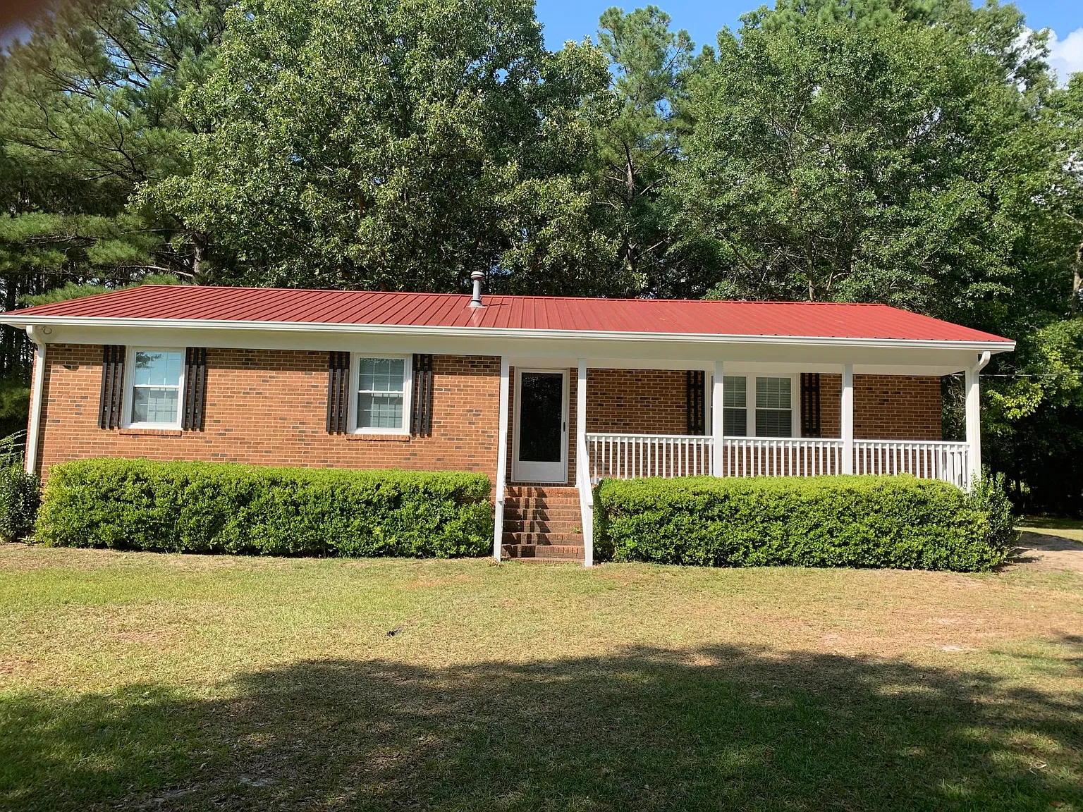 345 Leslie Rd — Photo 1