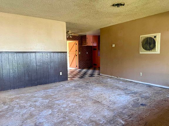 2nd image of 821 Locust St