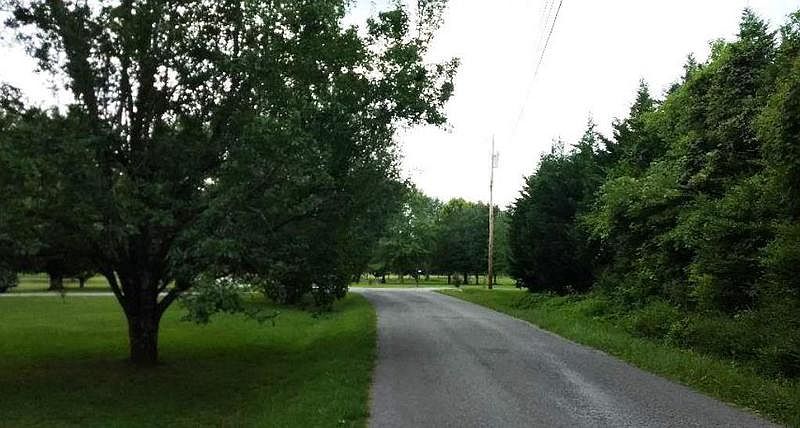 2nd image of 335 Eagle Creek Rd