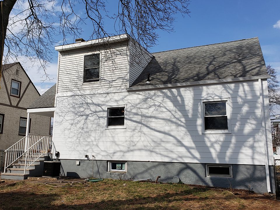 2nd image of 181 Edgewood Ter
