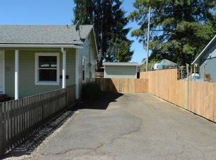 831 S 7th St, Cottage Grove, OR 97424