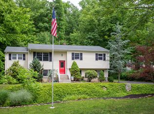 32 Old Farmers Rd, Long Valley, NJ 07853