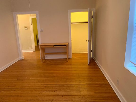 3rd image of 1058 W Granville Ave APT 16
