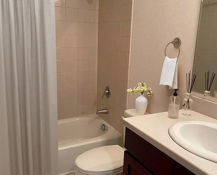 Shower / tub combination