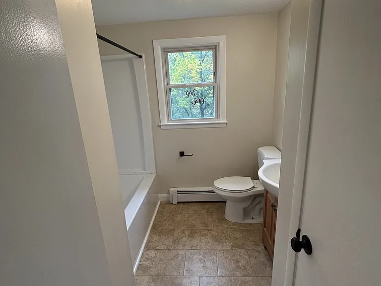31 Joyce St — Photo 6