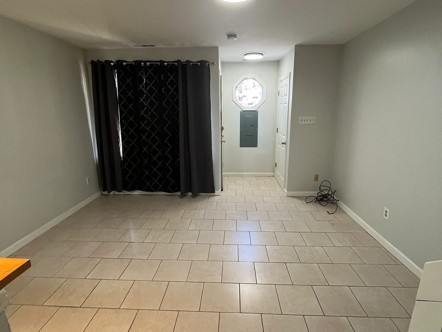207 Newtowne Sq — Photo 4
