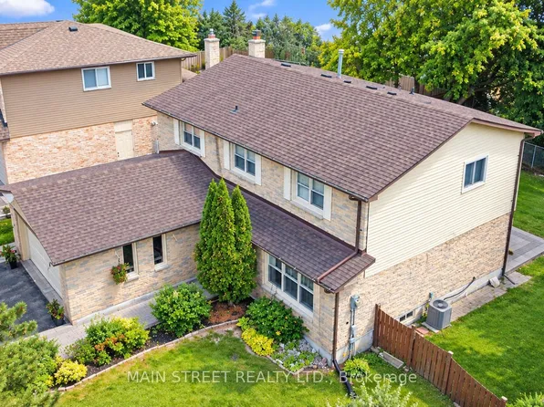 850 Arnold Cres, Newmarket, ON L3Y 2E2