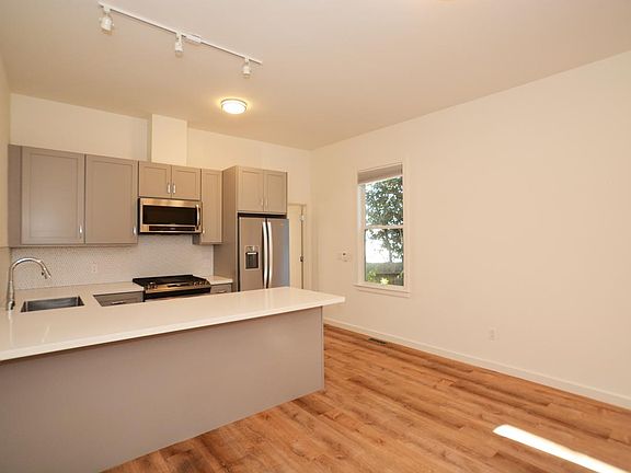 3rd image of 2765 1/2 McAllister St
