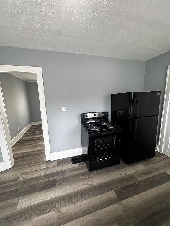 5711 Warren Ave — Photo 3