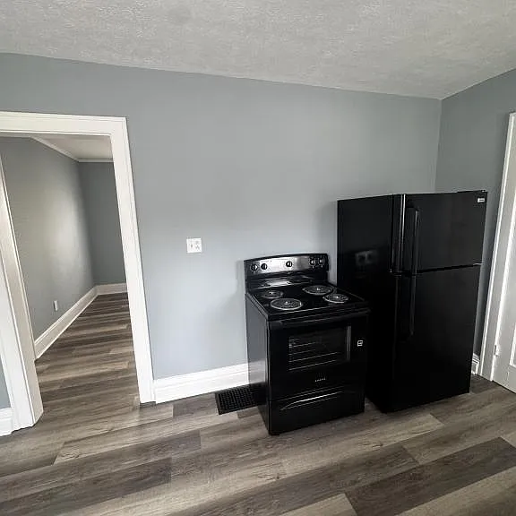 5711 Warren Ave — Photo 3