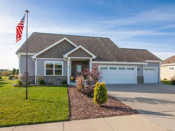 1451 Whalen DRIVE, Oconomowoc, WI 53066