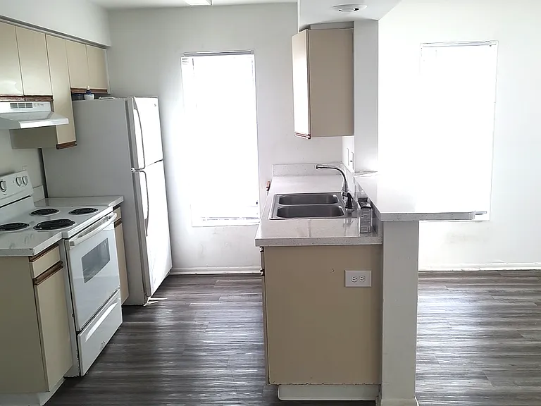 Harbor Oaks Apartments — Photo 22