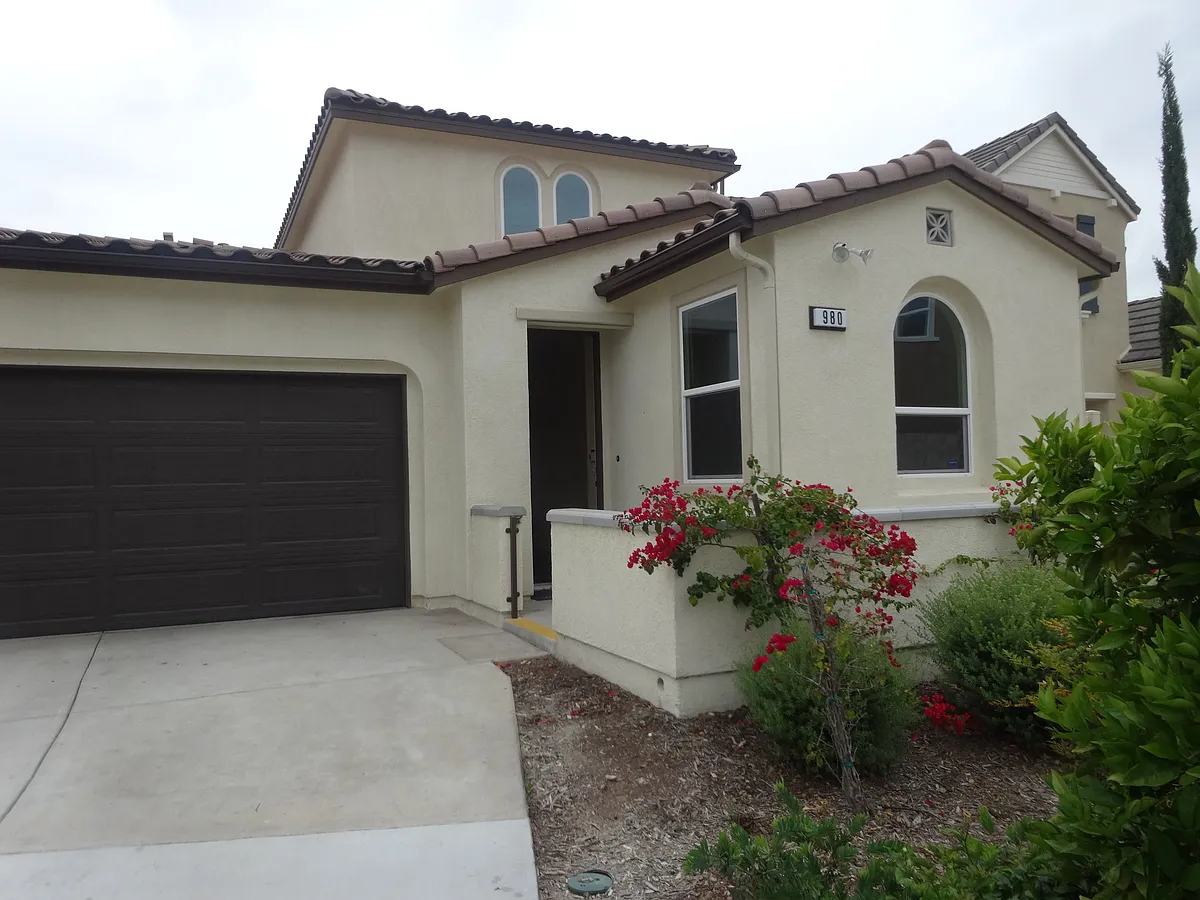 Building Photo - 980 Portola Ct