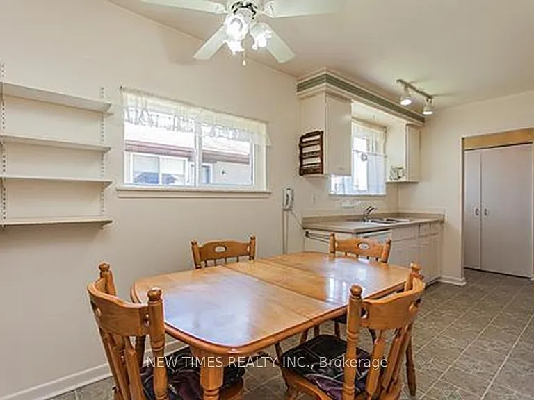 52 Lehar Cres — Photo 8
