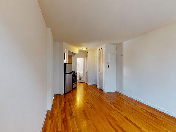 4th image of 246 W 22nd St APT 19