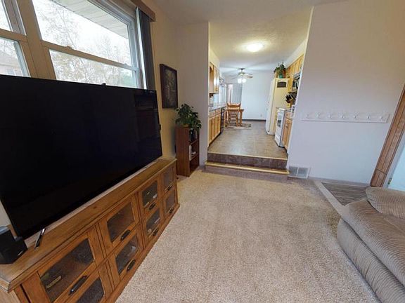 5th image of 4030 Woodland Ln
