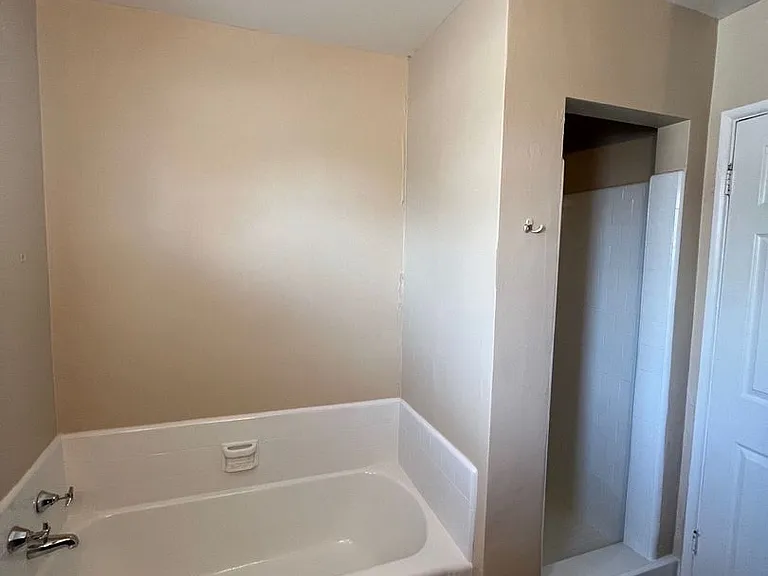 210 Irene St — Photo 23