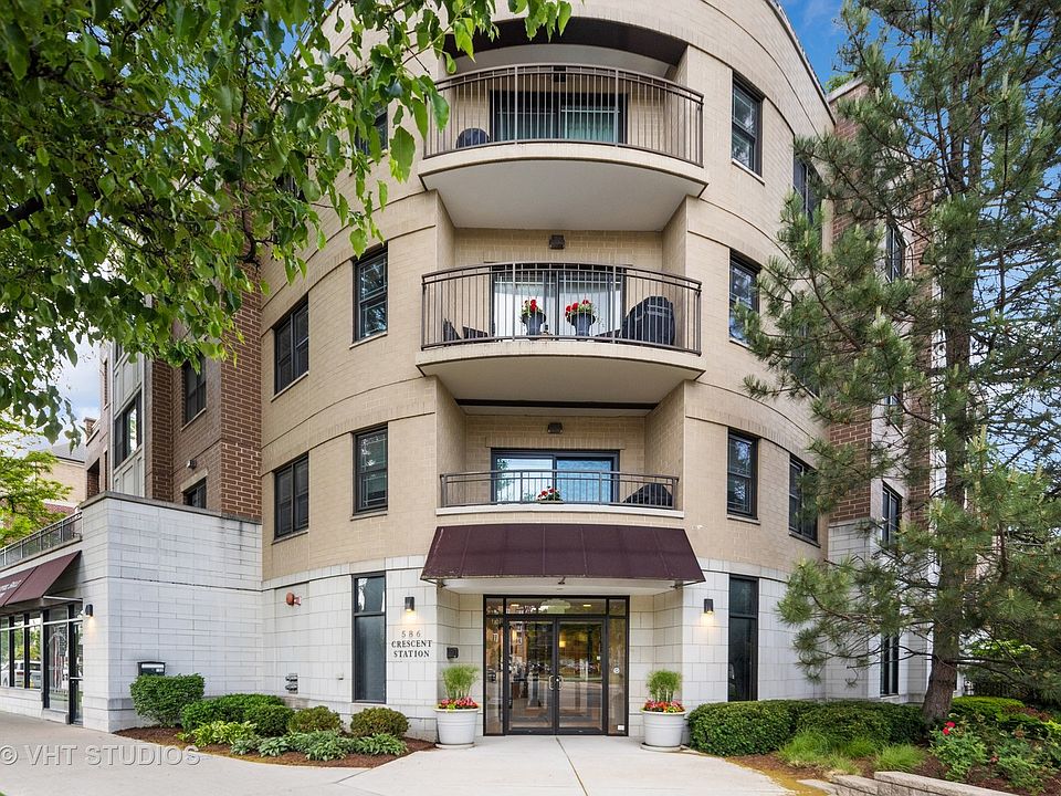 1st image of 586 Crescent Blvd APT 205