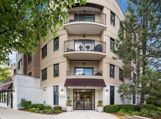 586 Crescent Blvd APT 205, Glen Ellyn, IL 60137