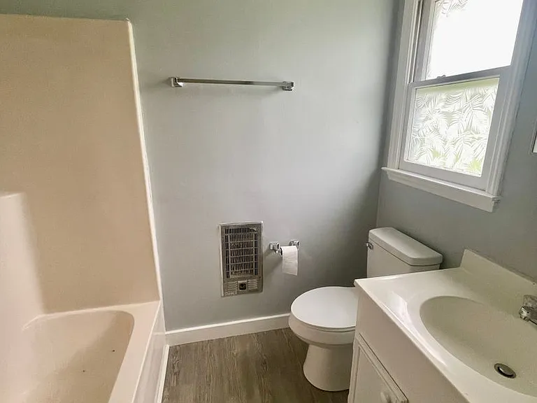201 E Webb St — Photo 11