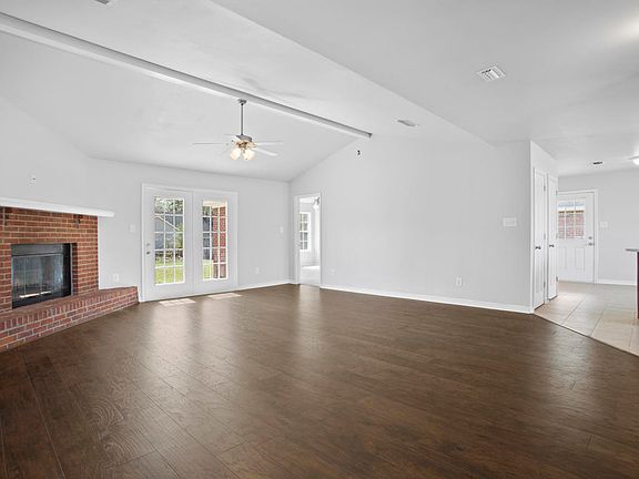5th image of 2121 Highland Dr