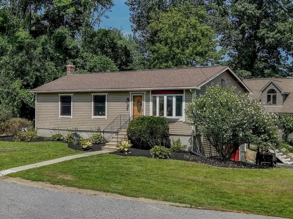 2 W 2nd St, Sutton, MA 01590