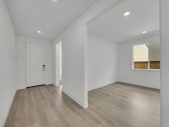 5th image of 4268 Crescent Way