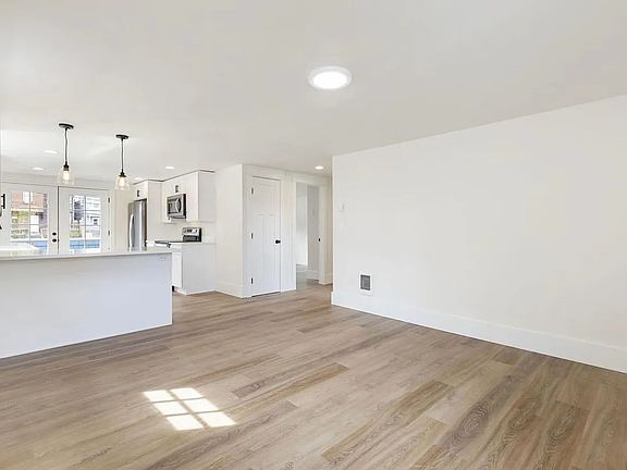 3rd image of 5240 20th Ave NE #3
