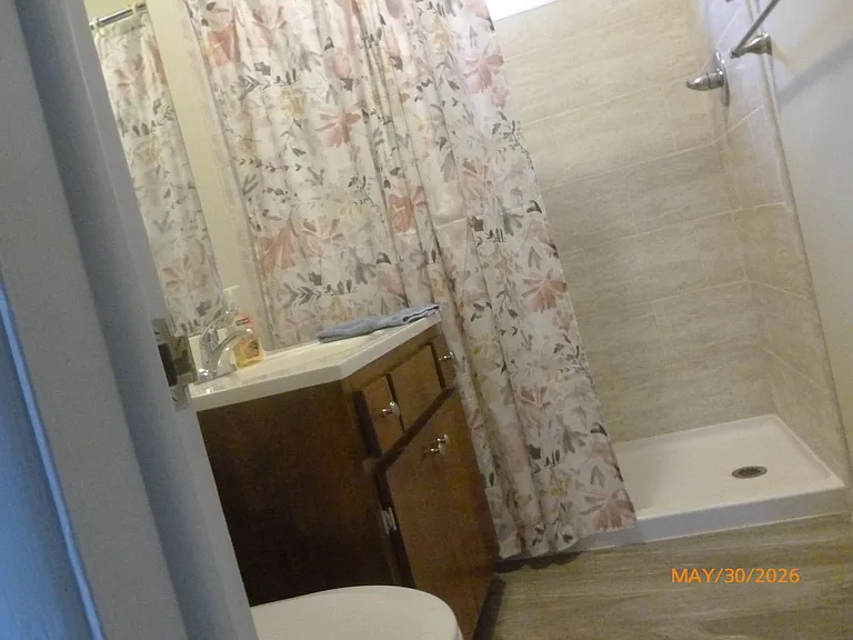 609 Hancock St — Photo 9