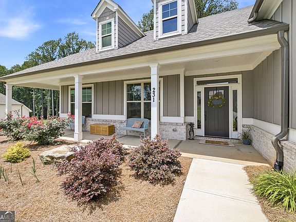 5th image of 231 Camden Loop